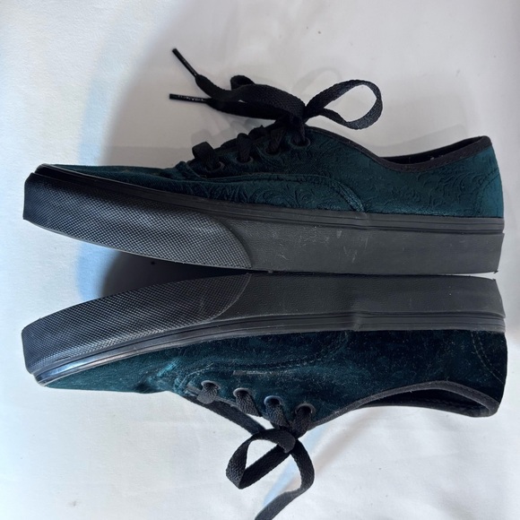 VANS OFF THE WALL Sz 7 Velvet Jackard Black Rubber Sole Lace Up Sneakers - Picture 8 of 11